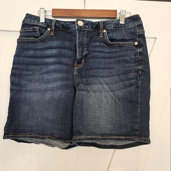 SEVEN For All Mankind Weekend Denim Embroidered Bermuda Shorts Size 10 high rise - Picture 2 of 9